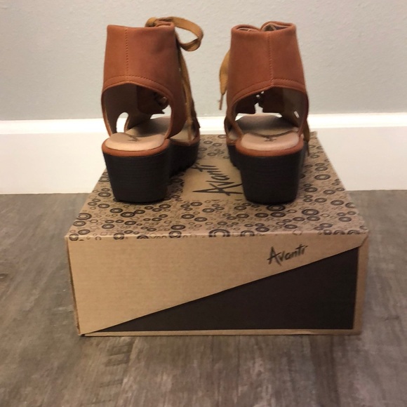 Avanti Torrie Tan Wedge Shoe - Picture 3 of 5